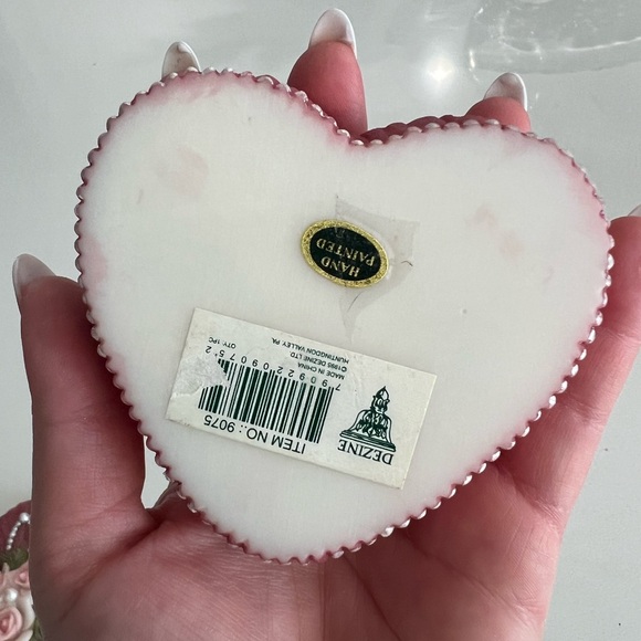 Vintage Dezine Heart Shaped Victorian Pink Shade Trinket Box Roses Made in 1993 - Picture 8 of 8